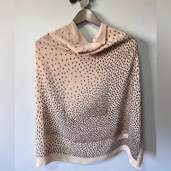 Vintage Nina Ricci silk square scarf. - Picture 7 of 9